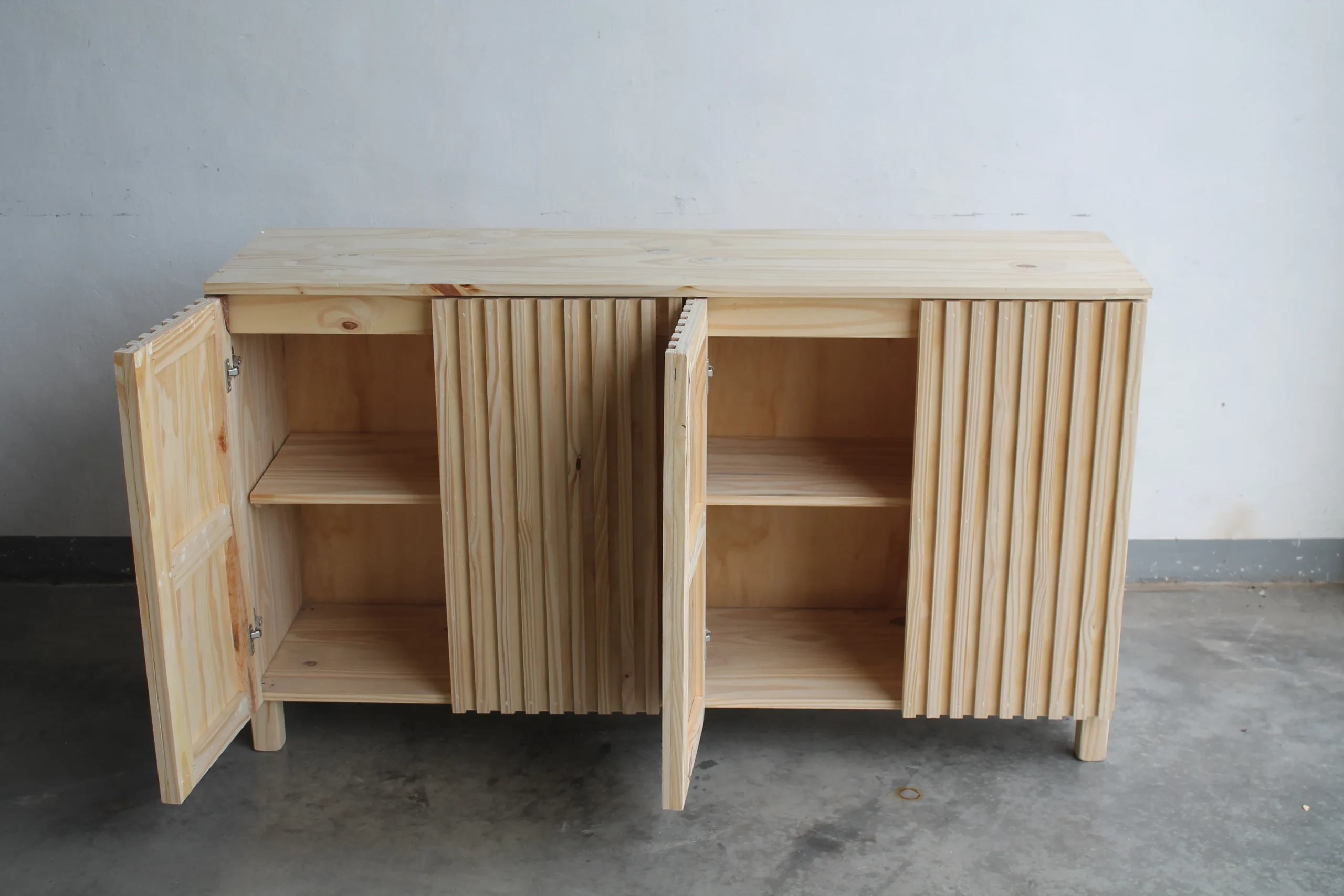 Bahiut varillado 4 puertas