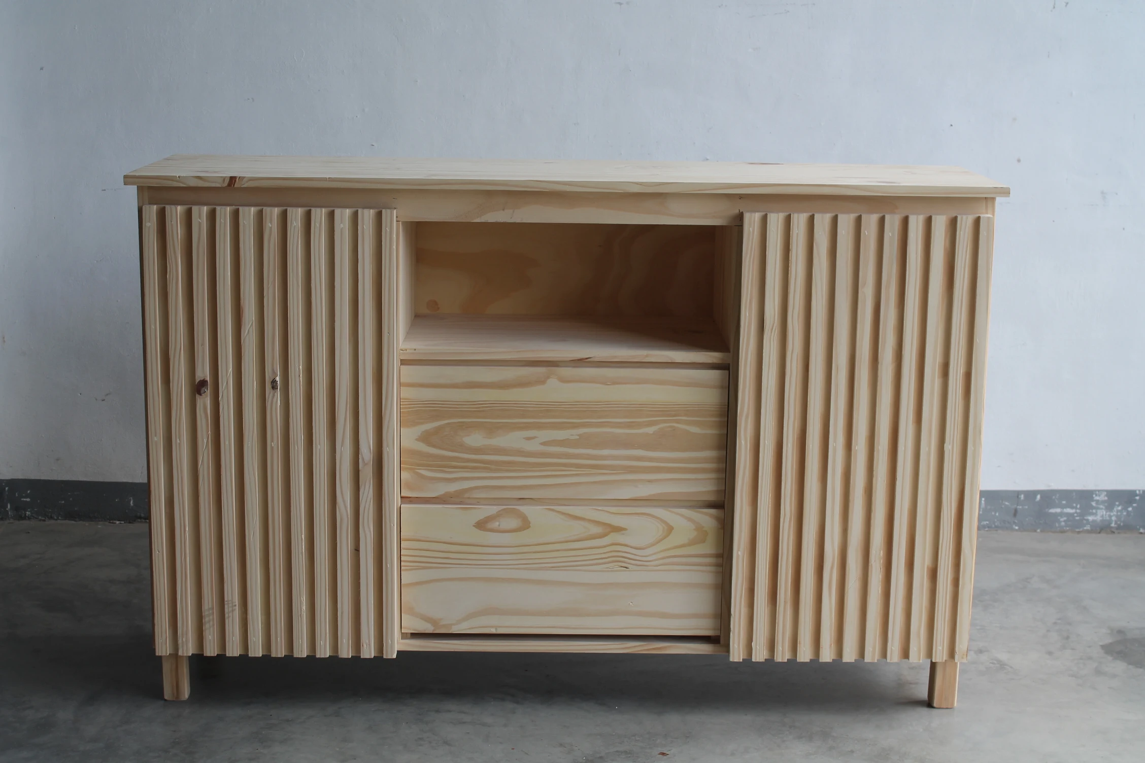 bahiut varillado con cajones